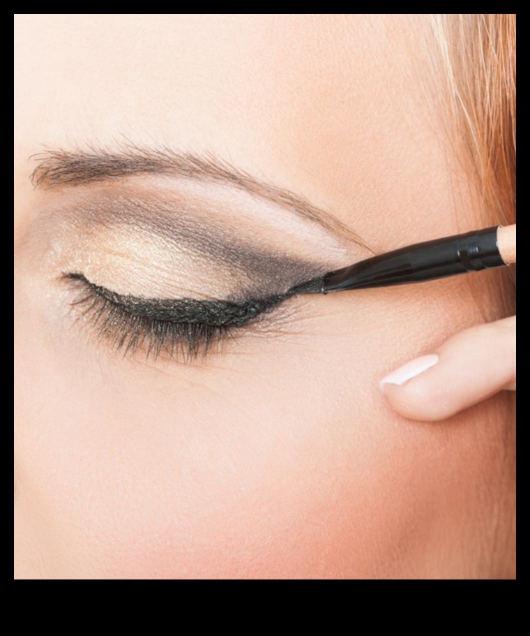 Eyeliner Uygulaması: Kusursuz ve Bulaşmayan Bir Bitiş İçin İpuçları