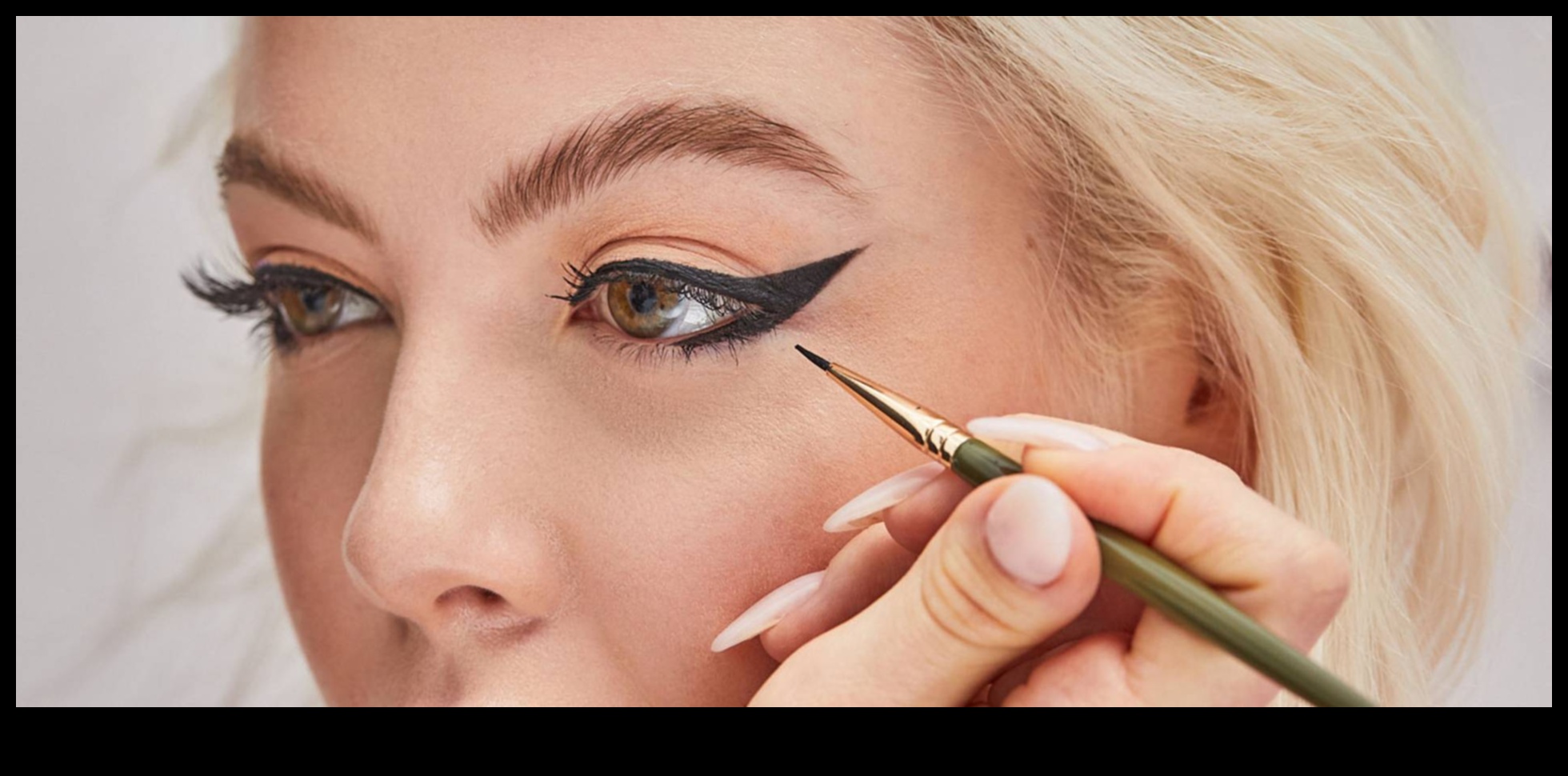 Eyeliner Uygulaması: Kusursuz ve Bulaşmayan Bir Bitiş İçin İpuçları